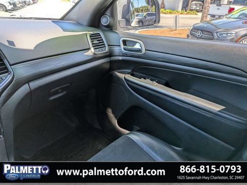 Used 2021 Jeep Grand Cherokee Laredo X AWD/4WD image 18