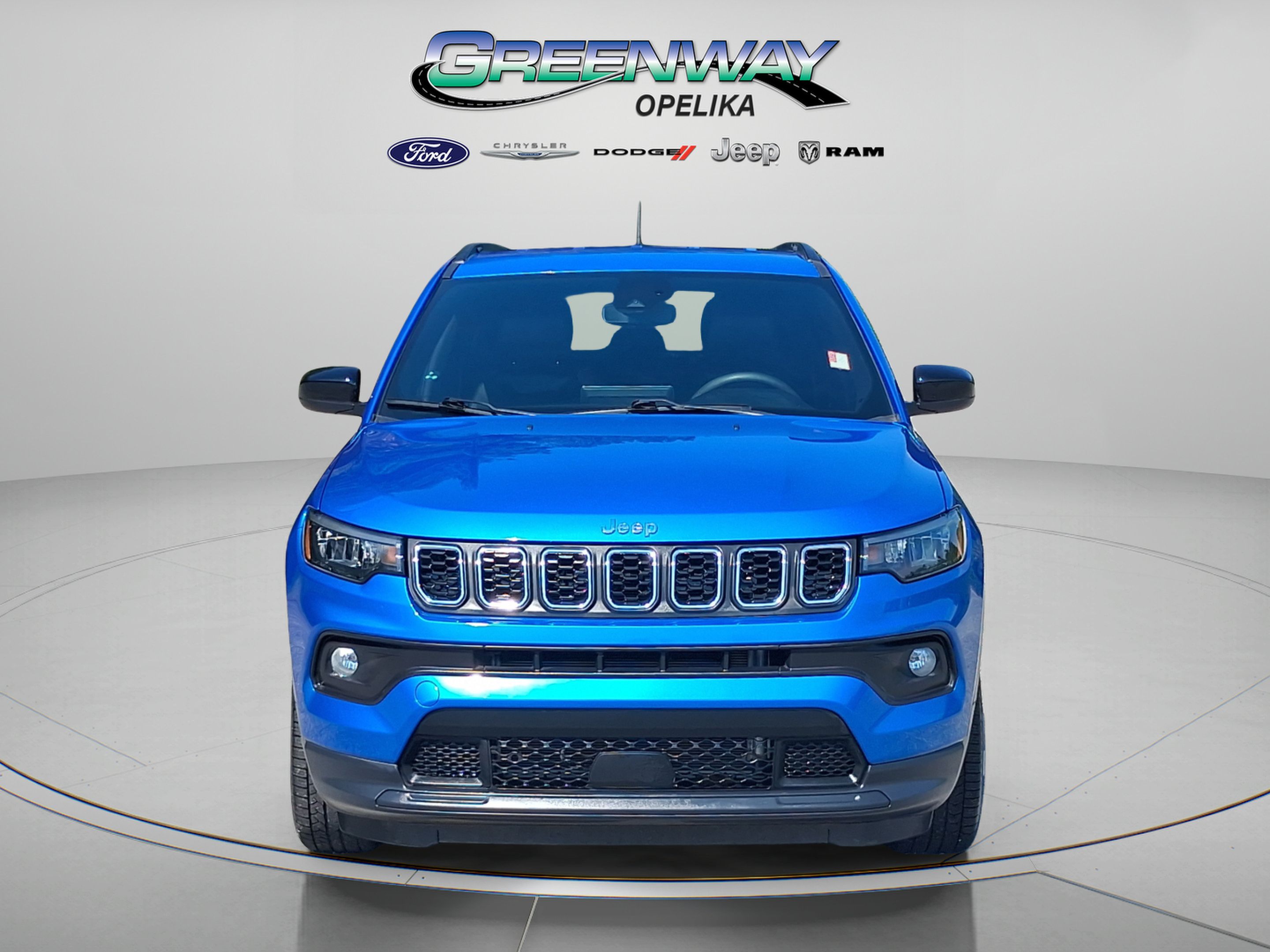 Used 2024 Jeep Compass Latitude AWD/4WD image 2