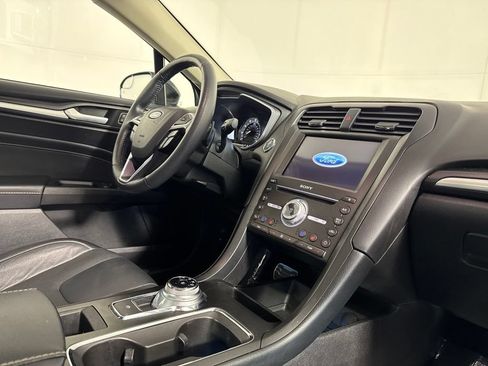 Used 2017 Ford Fusion Titanium AWD/4WD image 9