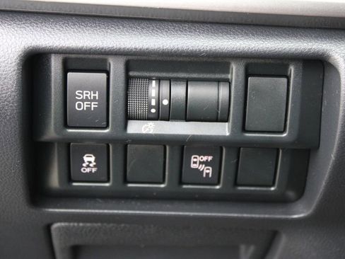 Used 2018 Subaru Crosstrek 2.0i Limited image 12