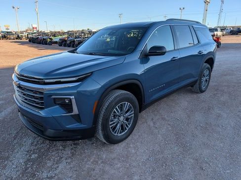 Used 2025 Chevrolet Traverse LT w/ LPO, Floor Liner Package image 1