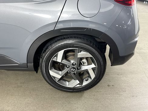 Used 2024 Hyundai Venue SEL image 20