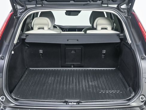 Used 2018 Volvo XC60 T5 Momentum w/ Vision Package image 28