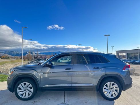 Used 2020 Volkswagen Atlas Cross Sport SE image 2