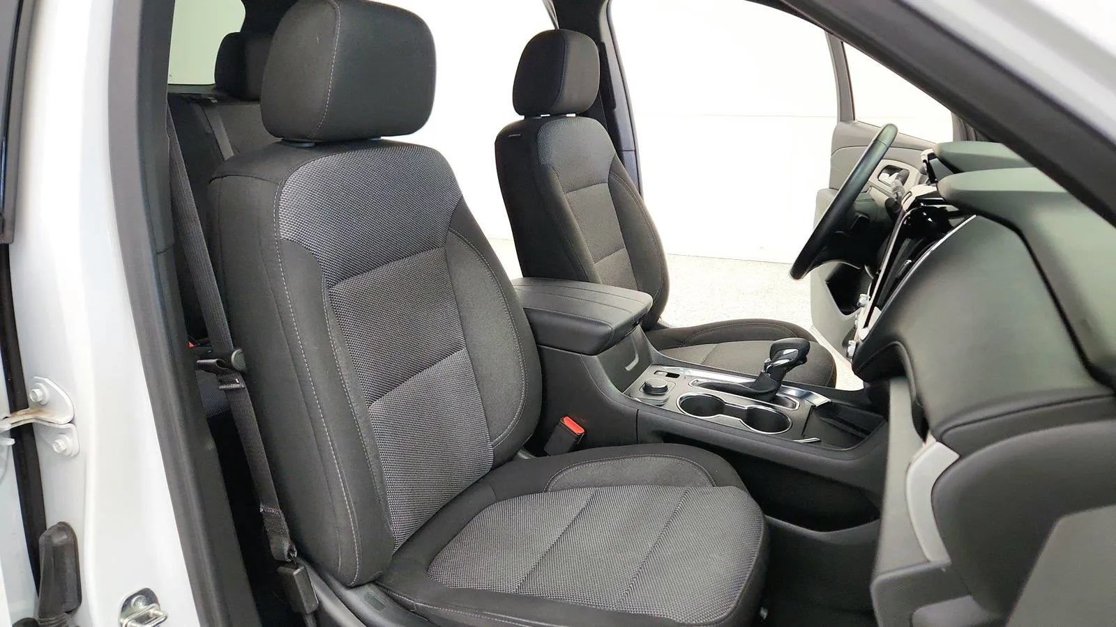 Used 2023 Chevrolet Traverse LT FWD image 33