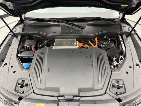 Used 2024 Audi Q8 e-tron Prestige w/ Prestige Package image 40