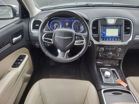Used 2017 Chrysler 300 C image 12