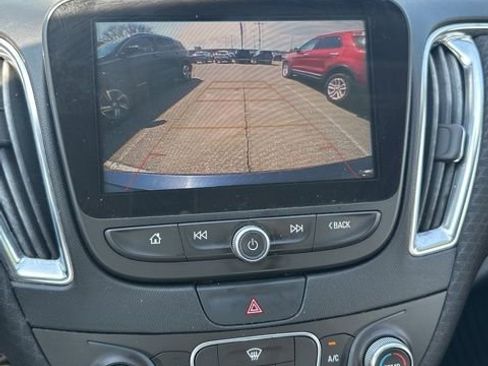 Used 2018 Chevrolet Malibu LT FWD image 22