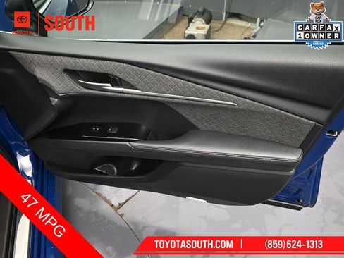 Used 2025 Toyota Camry XLE FWD image 32