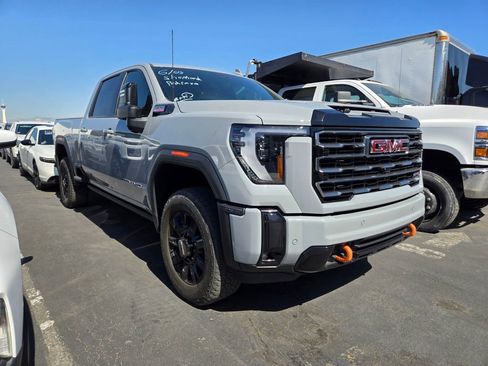 Used 2025 GMC Sierra 2500 AT4 w/ AT4 Premium Plus Package AWD/4WD image 2