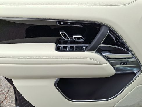 New 2026 Land Rover Range Rover SE image 4