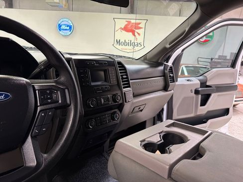 Used 2020 Ford F550 2WD Regular Cab Super Duty image 27
