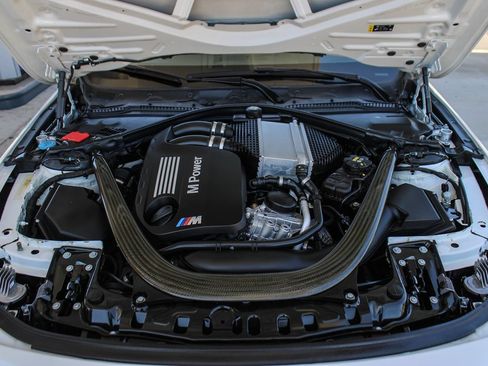 Used 2018 BMW M4 Coupe RWD image 12