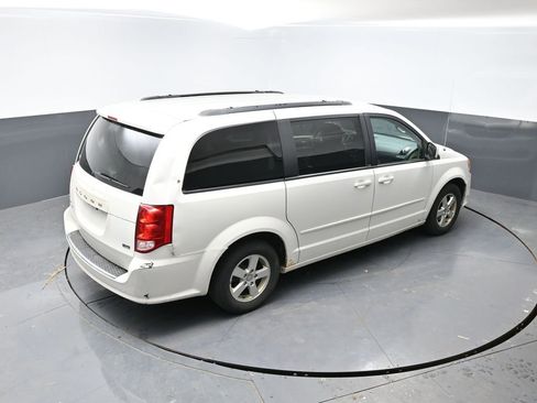 Used 2013 Dodge Grand Caravan SXT image 12