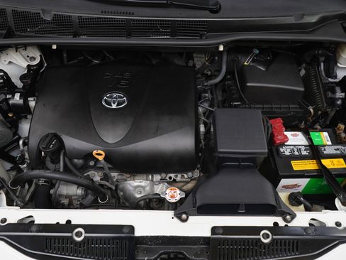 Used 2017 Toyota Sienna LE image 34