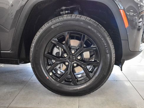 New 2026 Jeep Grand Cherokee Altitude image 10