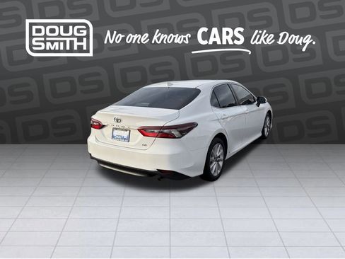 Used 2023 Toyota Camry LE image 5