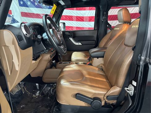 Used 2015 Jeep Wrangler Sahara w/ Dual Top Group AWD/4WD image 9