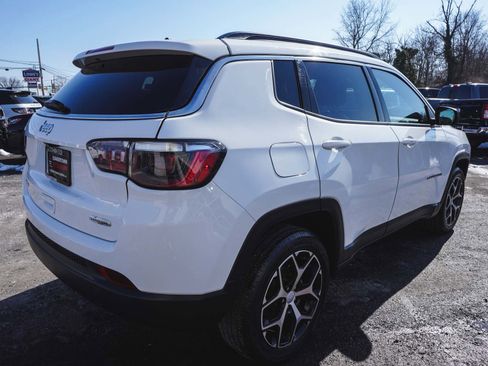 Used 2024 Jeep Compass Latitude image 5