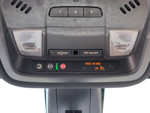 Used 2023 Chevrolet Traverse Premier FWD image 17
