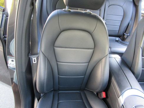 Used 2022 Mercedes-Benz GLC 300 4MATIC image 25