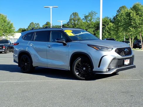 Used 2023 Toyota Highlander XSE AWD/4WD image 2