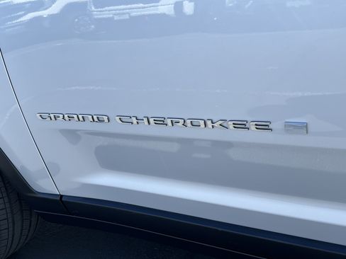 Used 2021 Jeep Grand Cherokee L Limited AWD/4WD image 9
