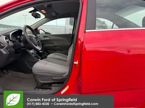 Used 2017 Chevrolet Sonic LT image 10
