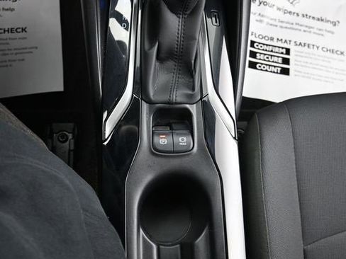 Used 2021 Toyota Corolla LE image 17