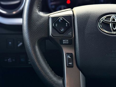 Used 2020 Toyota Tacoma TRD Off-Road image 17