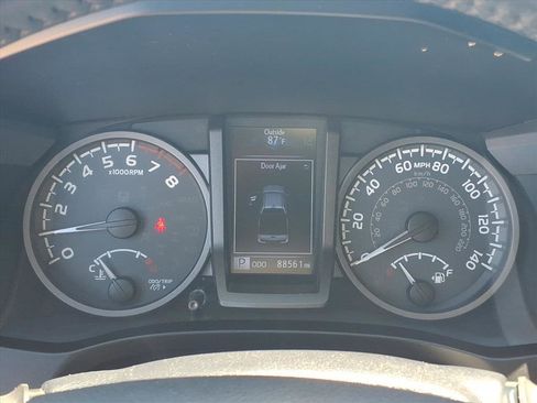 Used 2019 Toyota Tacoma TRD Sport AWD/4WD image 11