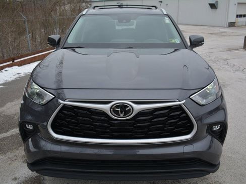 Used 2023 Toyota Highlander XLE image 2