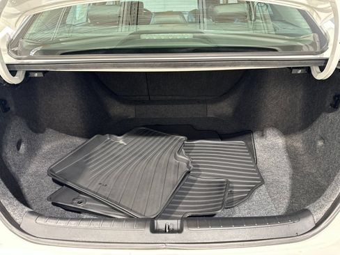 Used 2018 Honda Accord Touring image 16