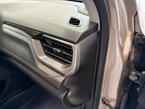 Used 2023 GMC Acadia AT4 AWD/4WD image 37