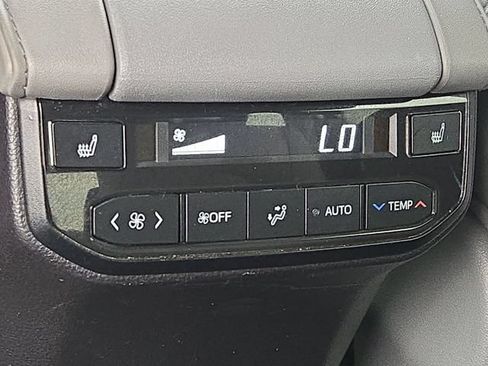 Used 2023 Toyota Highlander Platinum FWD image 19