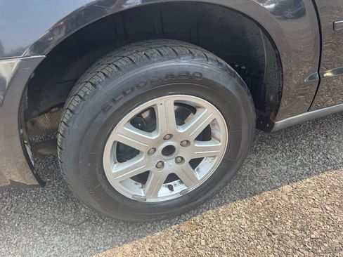 Used 2010 Chrysler Town & Country LX image 27