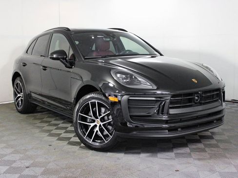Certified 2025 Porsche Macan AWD/4WD image 9