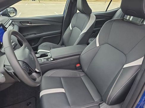 Used 2025 Toyota Camry SE image 14