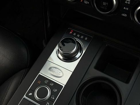 Used 2018 Land Rover Discovery SE image 29