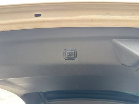 Used 2023 GMC Yukon XL Denali Ultimate AWD/4WD image 38