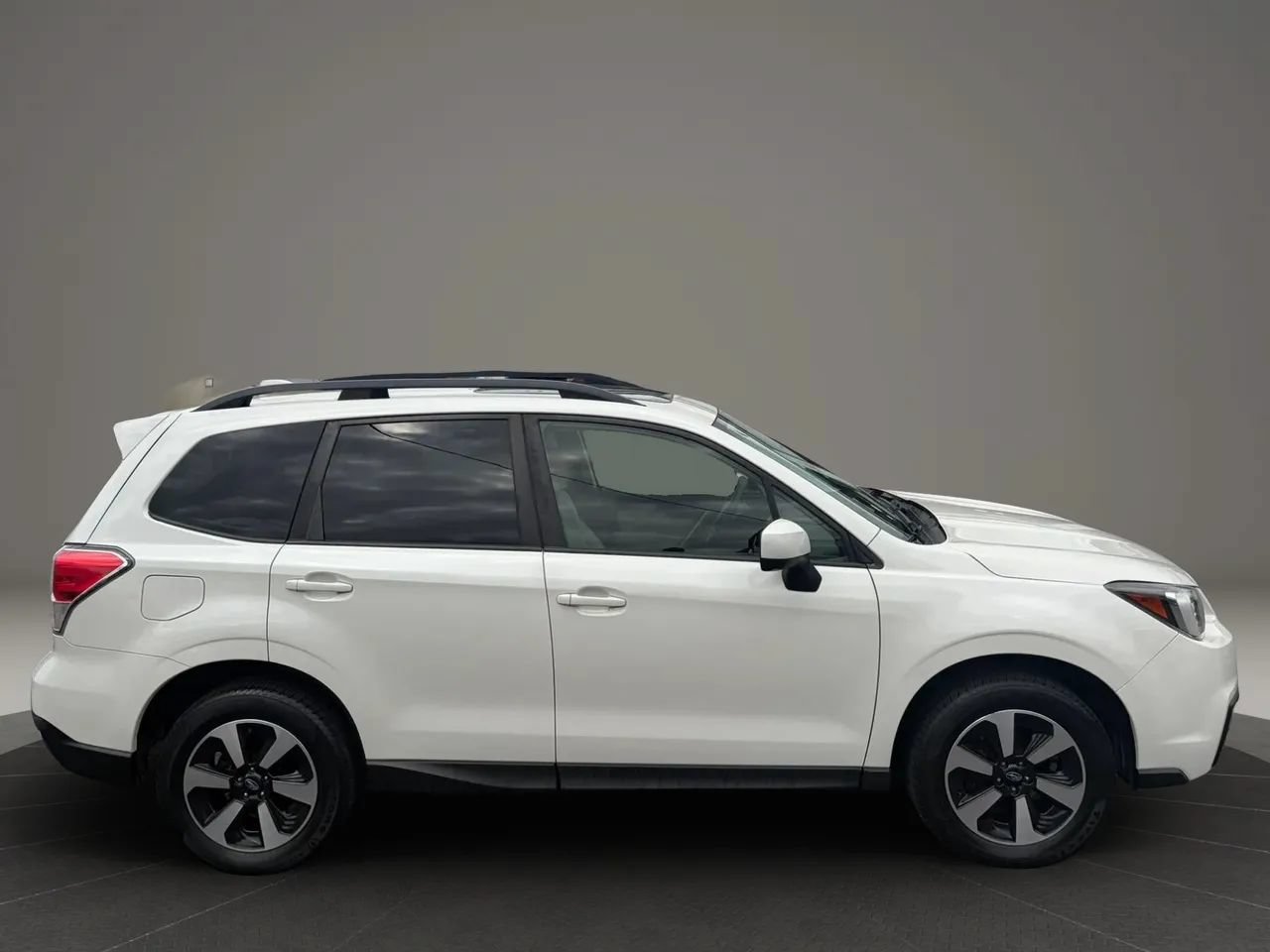 Used 2017 Subaru Forester 2.5i Premium w/ All-Weather Package AWD/4WD image 6