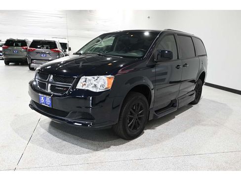 Used 2015 Dodge Grand Caravan SXT FWD image 10