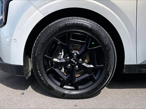 Used 2025 Kia Carnival SX w/ SX Dark Edition Package image 8