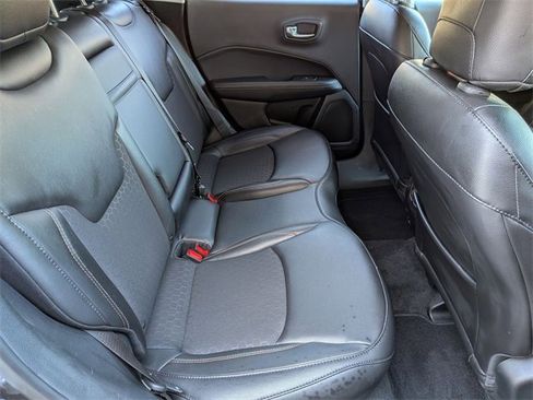 Used 2019 Jeep Compass Latitude image 28