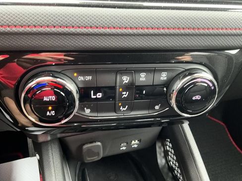 Used 2024 Chevrolet TrailBlazer RS w/ Convenience Package AWD/4WD image 22