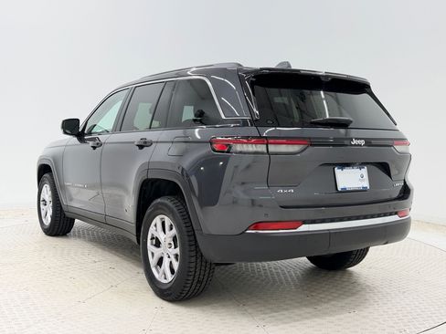 Used 2022 Jeep Grand Cherokee Limited w/ Luxury Tech Group II AWD/4WD image 3