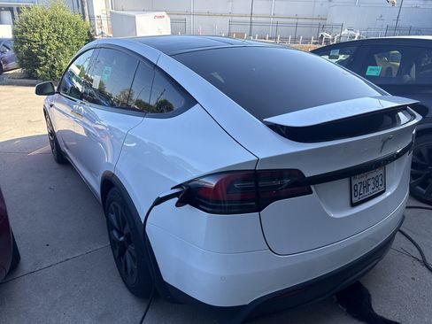 Used 2022 Tesla Model X AWD/4WD image 3
