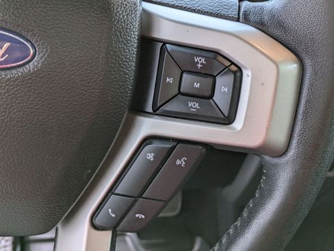 Used 2019 Ford F150 Lariat w/ Max Trailer Tow Package image 20