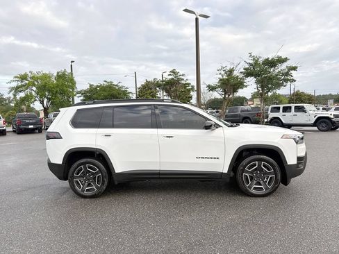 Used 2026 Jeep Cherokee Limited AWD/4WD image 2