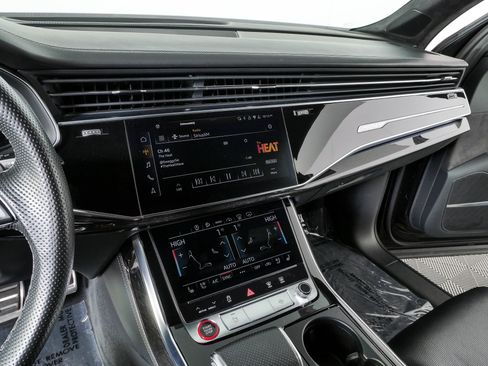 Used 2022 Audi SQ7 Prestige AWD/4WD image 13